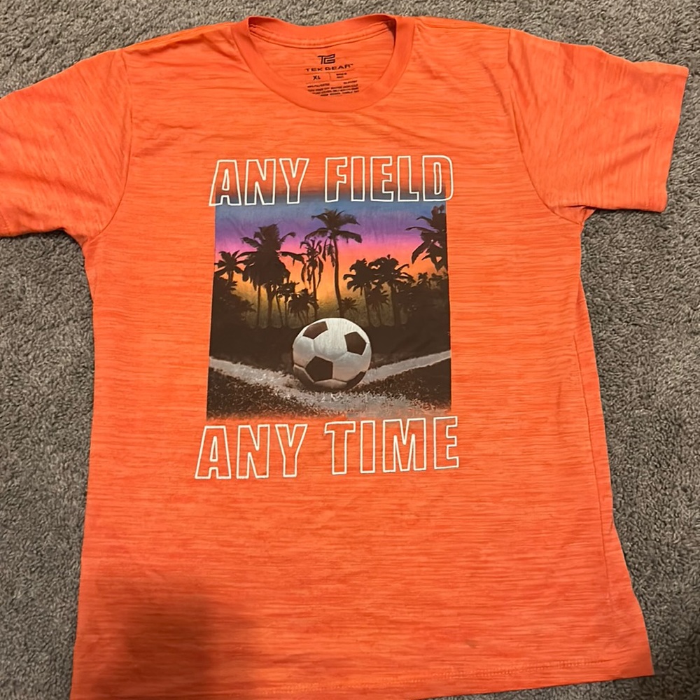 (ONLY WORN ONCE) YOUTH XL TEK GEAR GRAPHIC TEE